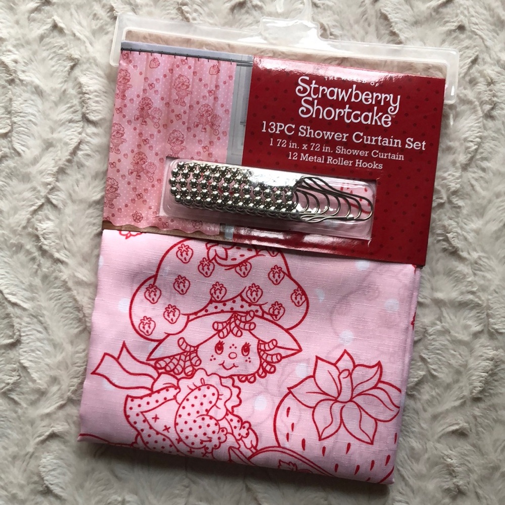 Strawberry Shortcake Shower Curtain Set